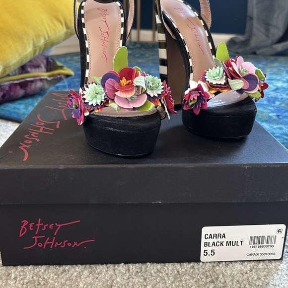 Betsy Johnson Carra Floral Heels Used with Box - Picture 2 of 5